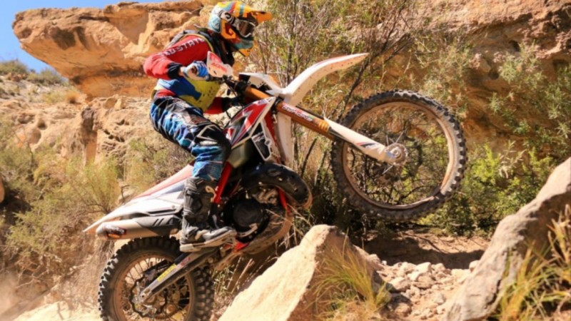 Lucas Godoy ganó de punta a punta la primera fecha del enduro